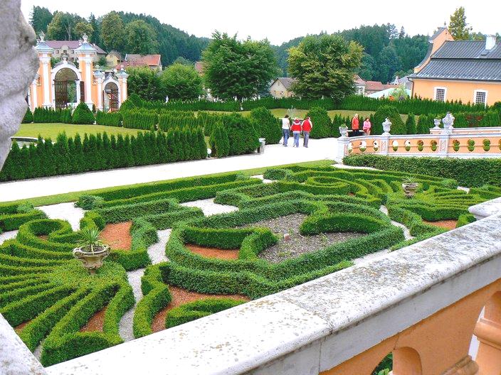 Zamecka zahrada1.JPG